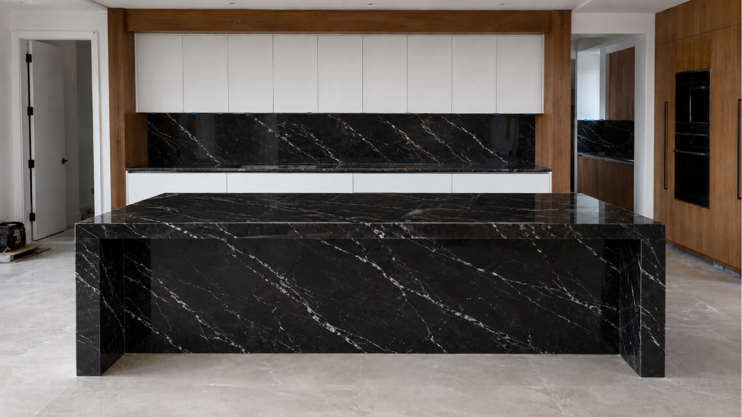 A kitchen photographed by the customer, with a granite slab rendered onto the countertop